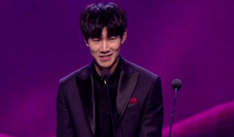 JDG群访 教练：看了比赛都知道我们打的有多好