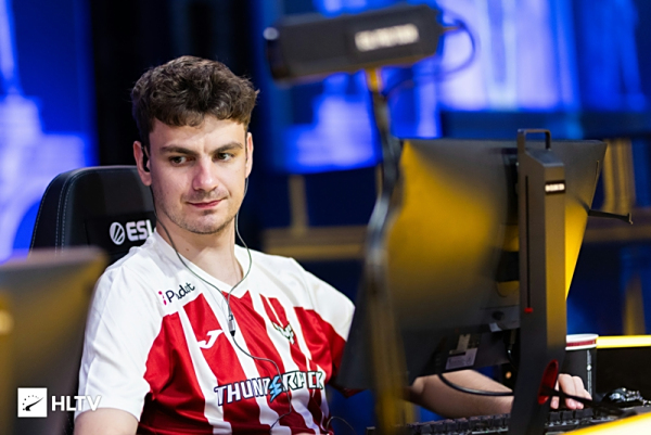 Viper：我会积极参与下路BP，个人更喜欢2V2对线